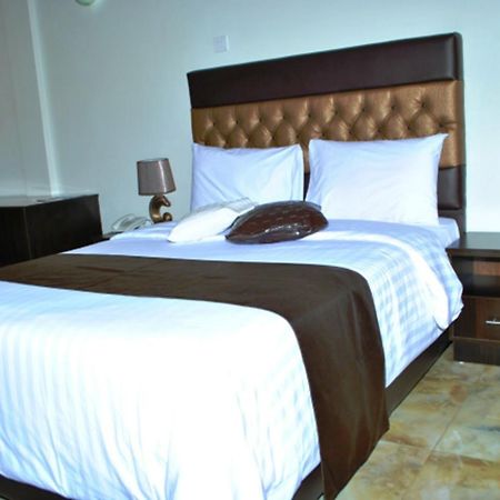 Airport Plaza Hotel Dżuba Zewnętrze zdjęcie