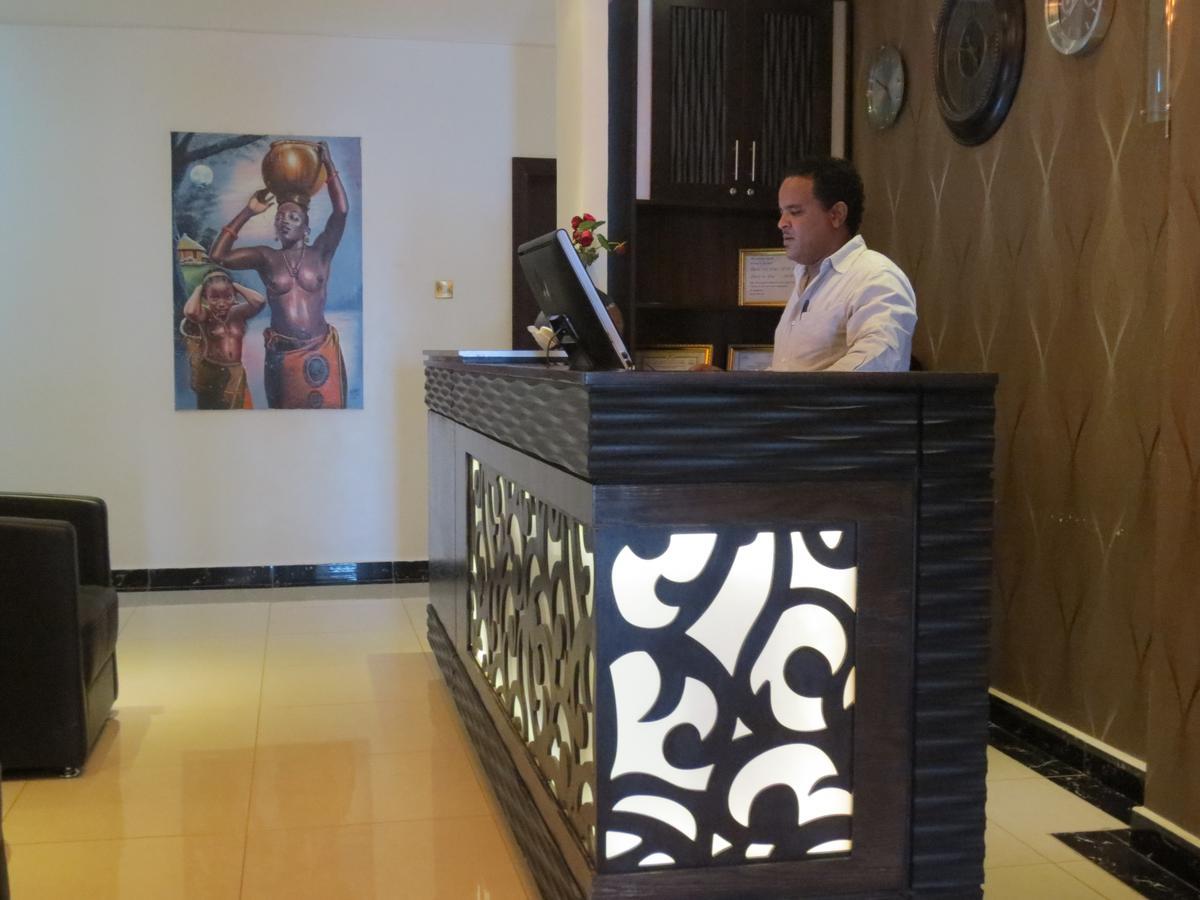 Airport Plaza Hotel Dżuba Zewnętrze zdjęcie