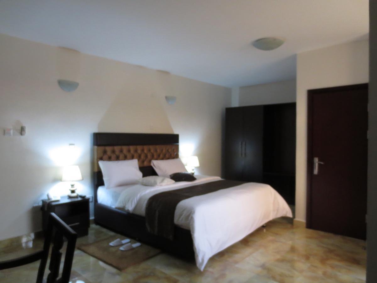 Airport Plaza Hotel Dżuba Zewnętrze zdjęcie