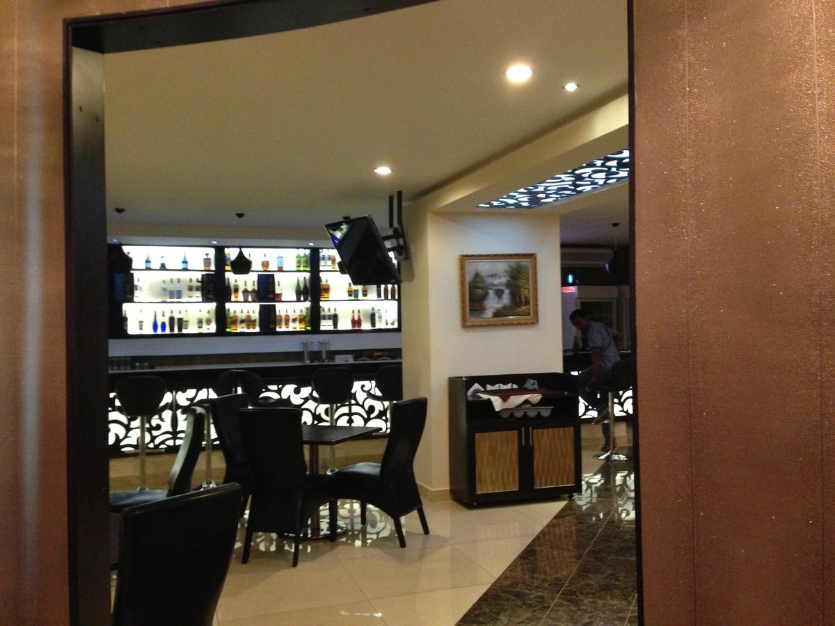Airport Plaza Hotel Dżuba Zewnętrze zdjęcie