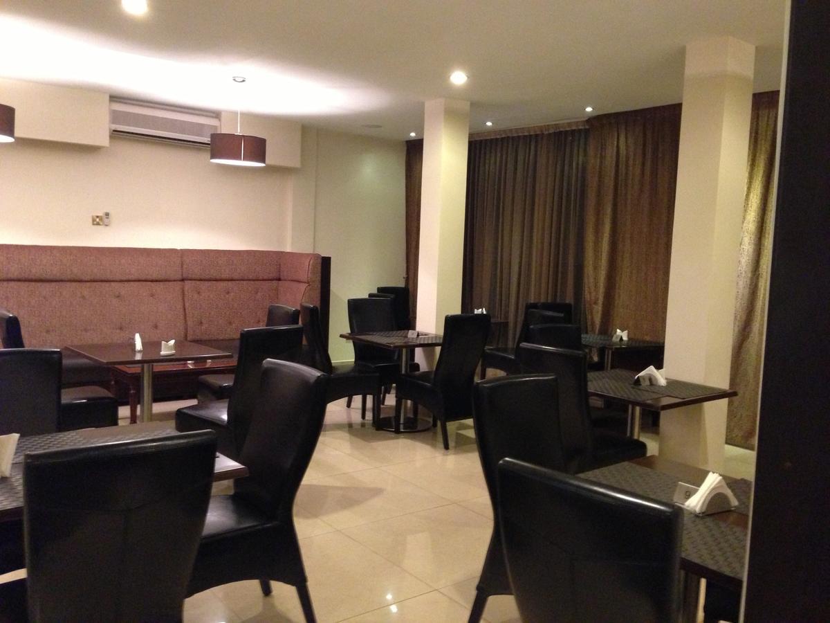 Airport Plaza Hotel Dżuba Zewnętrze zdjęcie